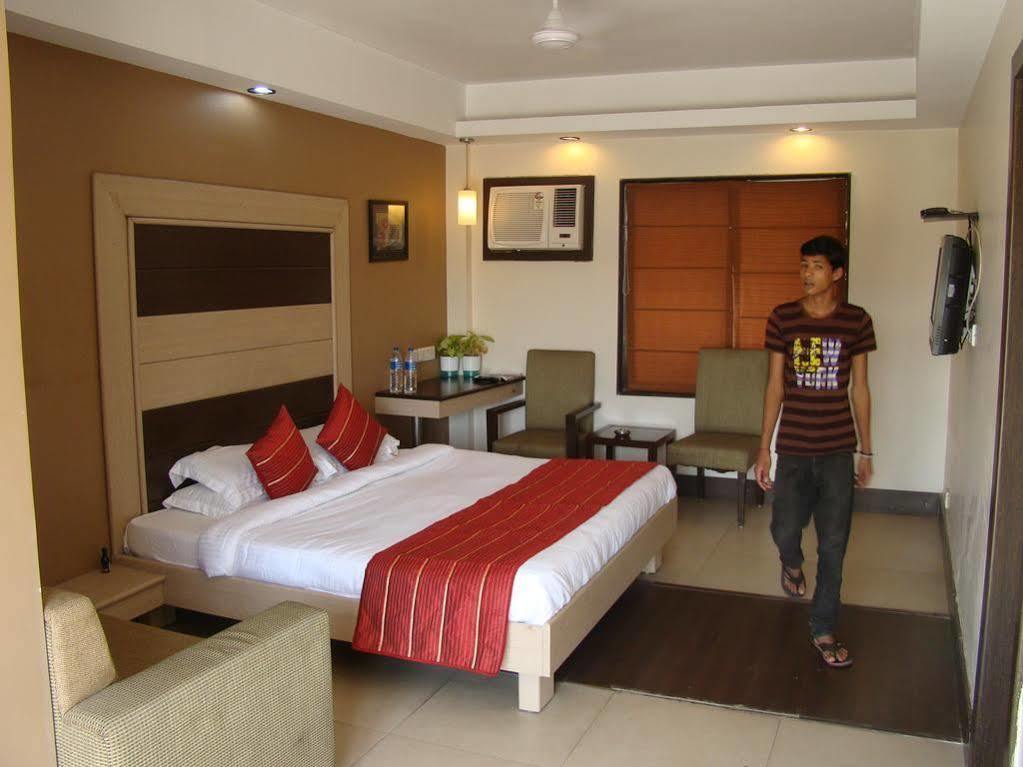 Hotel Pacific Inn Huda City Centre Gurgaon Exterior photo